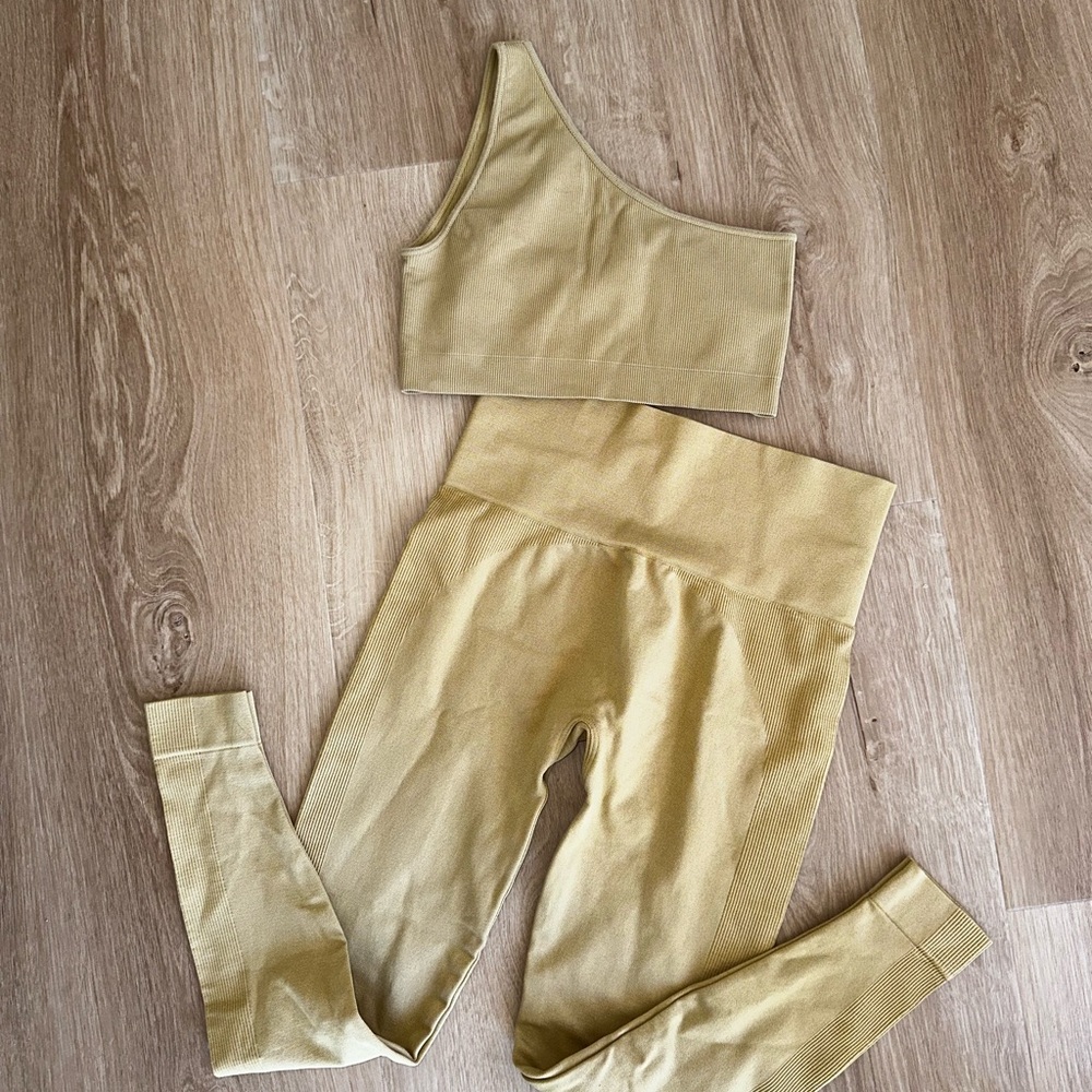 SETACTIVE “Cider” Mustard Yellow Workout Set - Picture 3 of 3